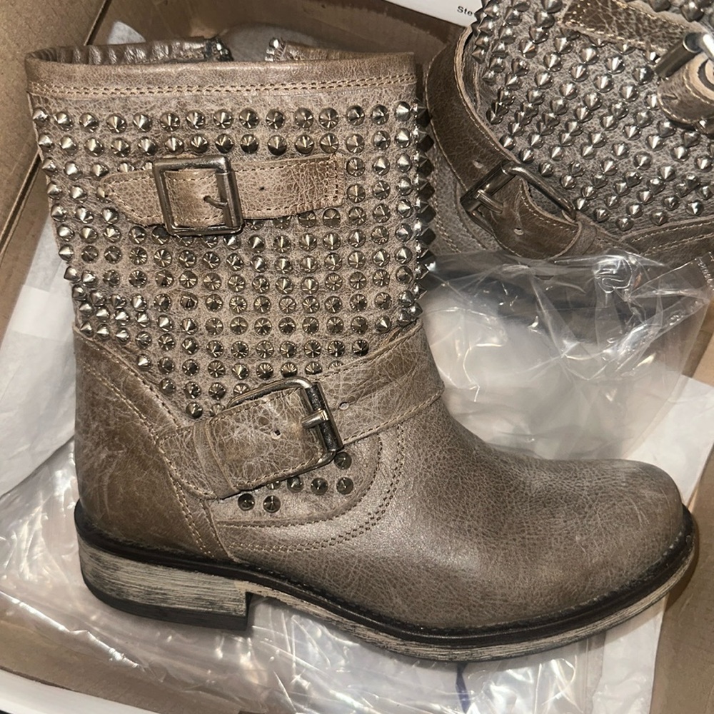 Steve Madden stone Lea booties  size 6.5